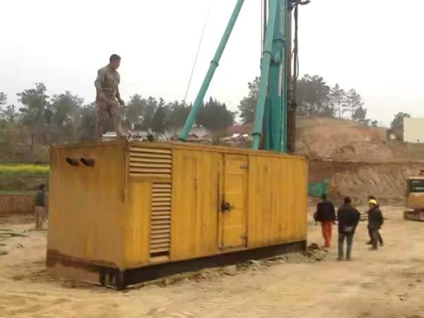 美兰如何判断水冷式机油散热器密封件是否需要更换？